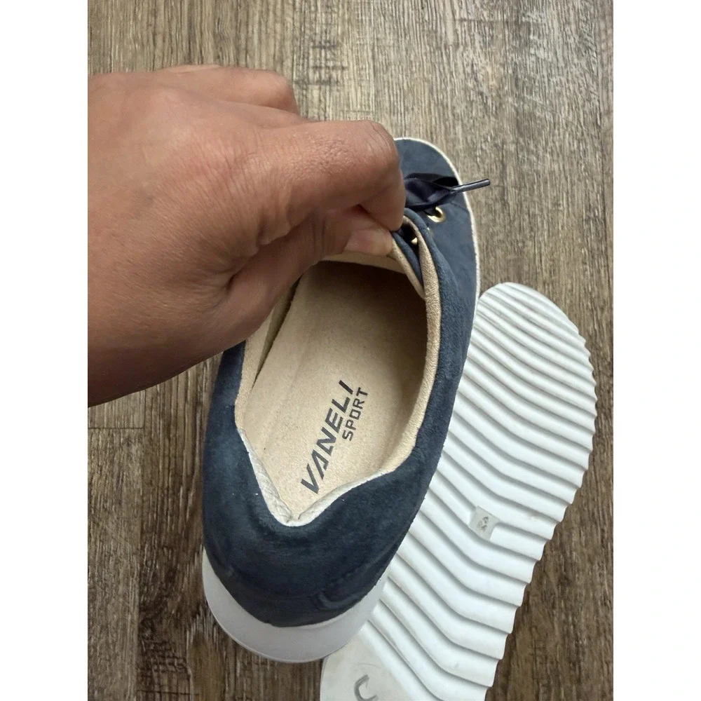 Vaneli Sport‎ Women's Sneakers Size 6 Blue Suede Platform Ribbon Lace Zip Shoes